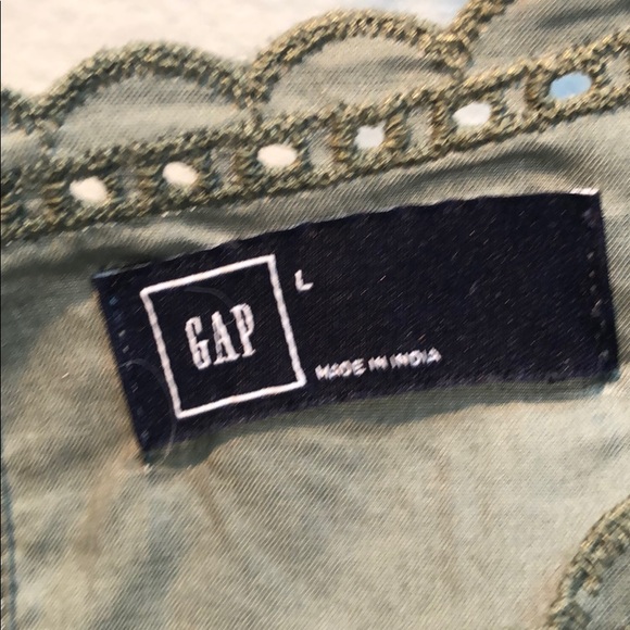 GAP size L, army green cotton embroidered tank. - Picture 5 of 8